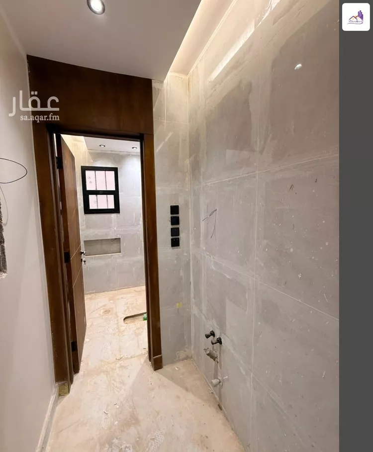 Floor for Sale in Riyadh Al Janadriyah 9