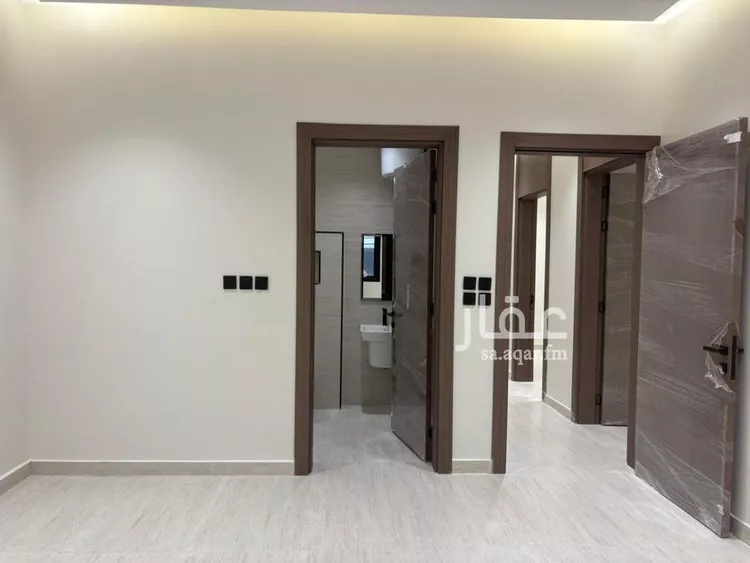 Floor for Sale in Riyadh Al Janadriyah 7