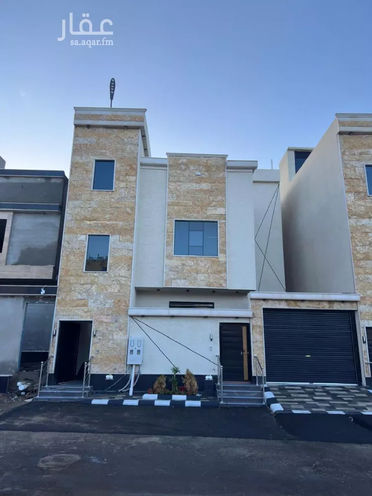 دور للبيع في شارع جبل الطير, حي الغدير, مدينة أبها, منطقة عسير