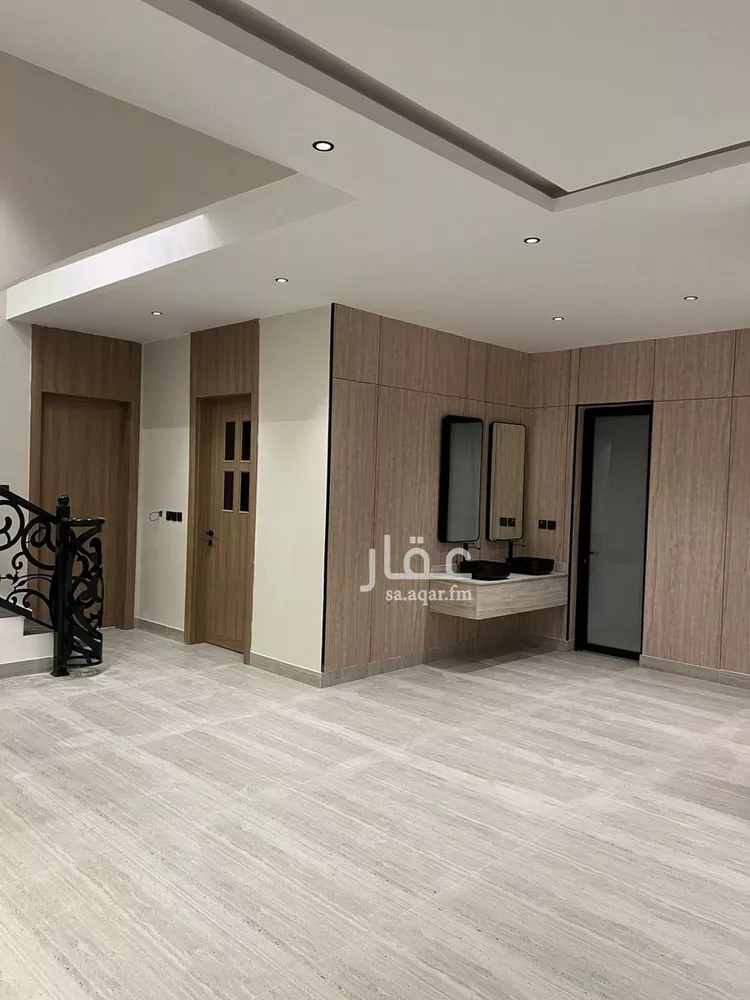 فيلا للبيع في شارع سكاكا, حي الصواري, مدينة الخبر, المنطقة الشرقية 1 صورة