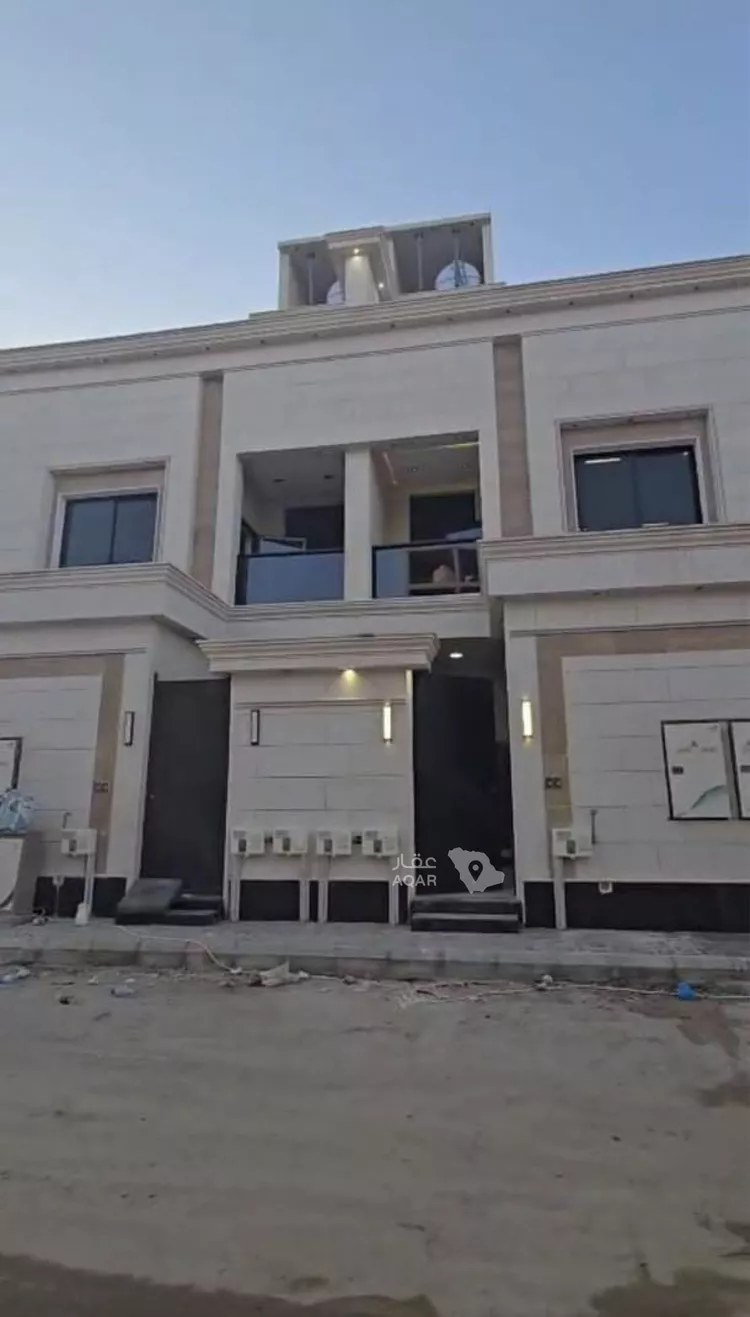 Floor for Sale in Riyadh Al Janadriyah 3