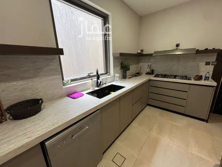 فيلا للبيع في شارع أربد, حي عكاظ, مدينة الرياض, منطقة الرياض صورة 2