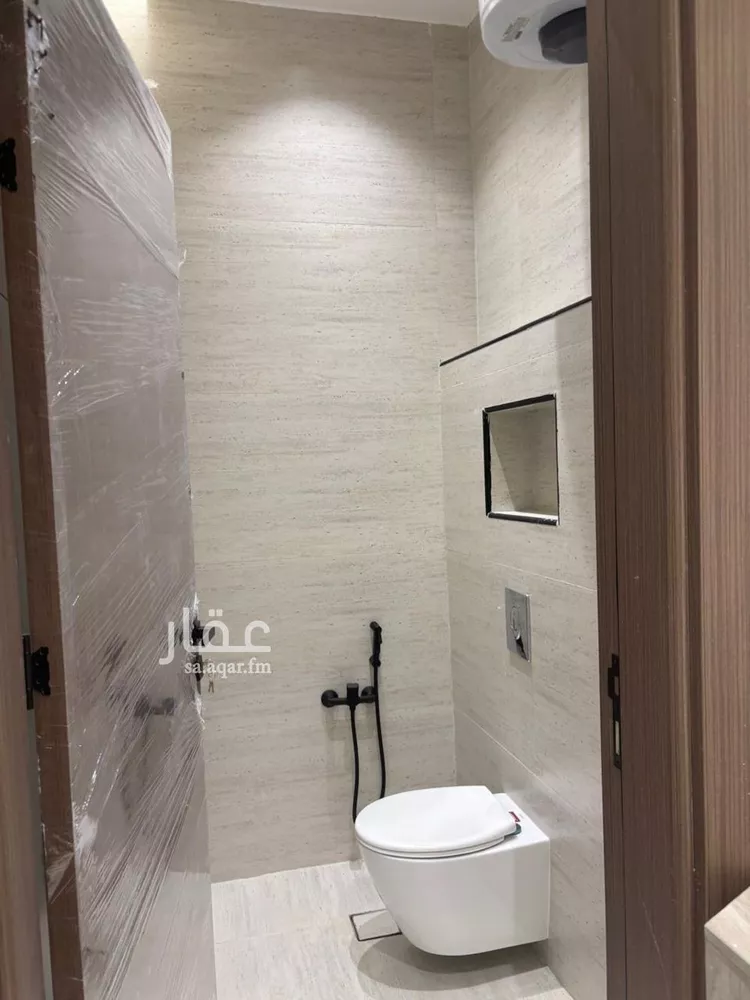Floor for Sale in Riyadh Al Janadriyah 7