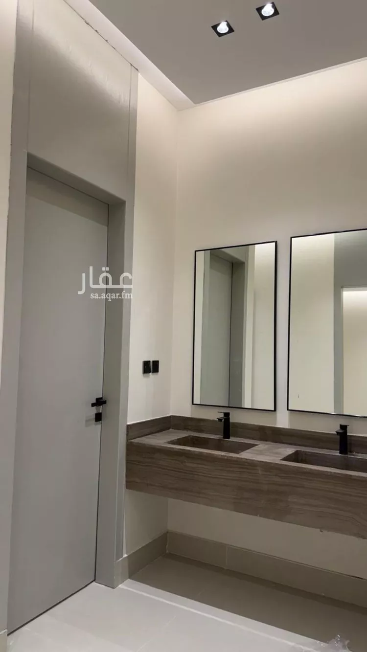 Floor for Sale in Riyadh Al Janadriyah