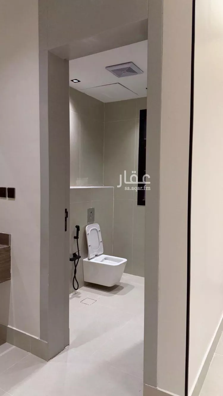 Floor for Sale in Riyadh Al Janadriyah 7