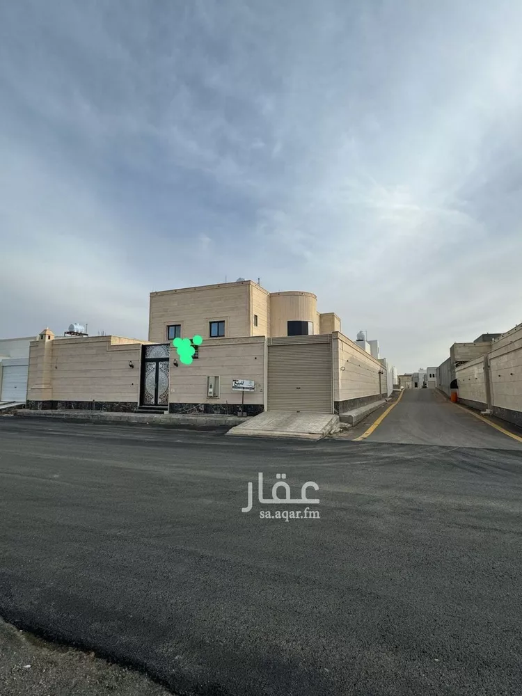 فيلا للبيع في شارع حبيش بن حذافة, حي المدائن, مدينة حائل, منطقة حائل