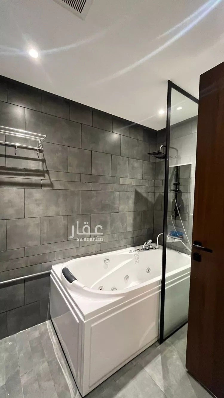 فيلا للبيع في شارع احمد بن نصر الخفاف, حي العارض, مدينة الرياض, منطقة الرياض صورة 3