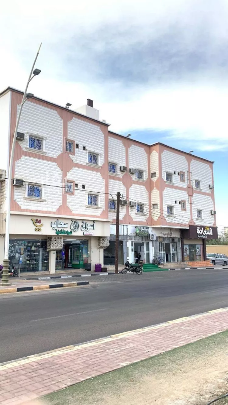 عمارة للبيع في شارع الملك فيصل ابن عبدالعزيز, حي الضباط, مدينة نجران, منطقة نجران صورة 4