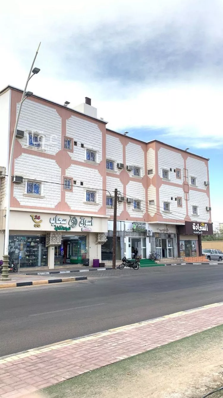 عمارة للبيع في شارع الملك فيصل ابن عبدالعزيز, حي الضباط, مدينة نجران, منطقة نجران صورة 2