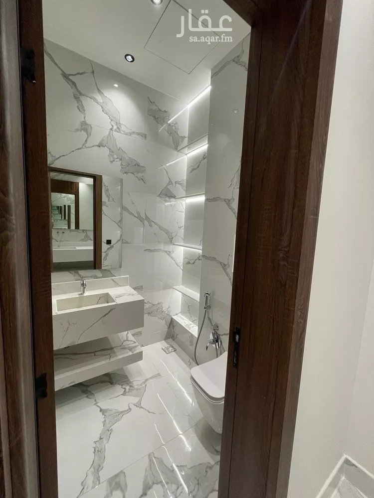 فيلا للبيع في شارع عبدالعزيز بن أبي محذورة, حي المهدية, مدينة الرياض, منطقة الرياض صورة 3