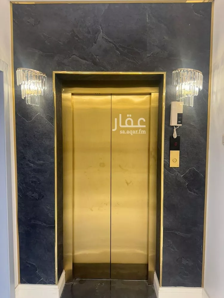 فيلا للبيع في شارع عين دار, حي الصواري, مدينة الخبر, المنطقة الشرقية 8