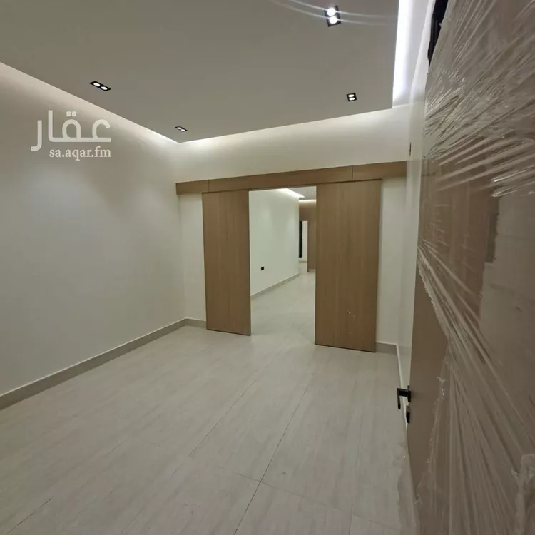 Floor for Sale in Riyadh Al Janadriyah