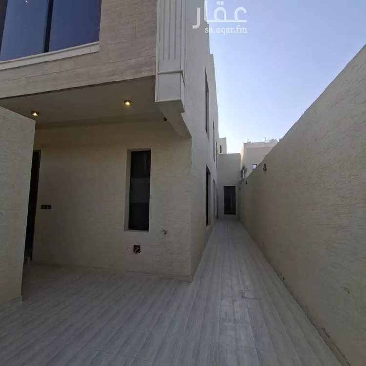 Floor for Sale in Riyadh Al Janadriyah
