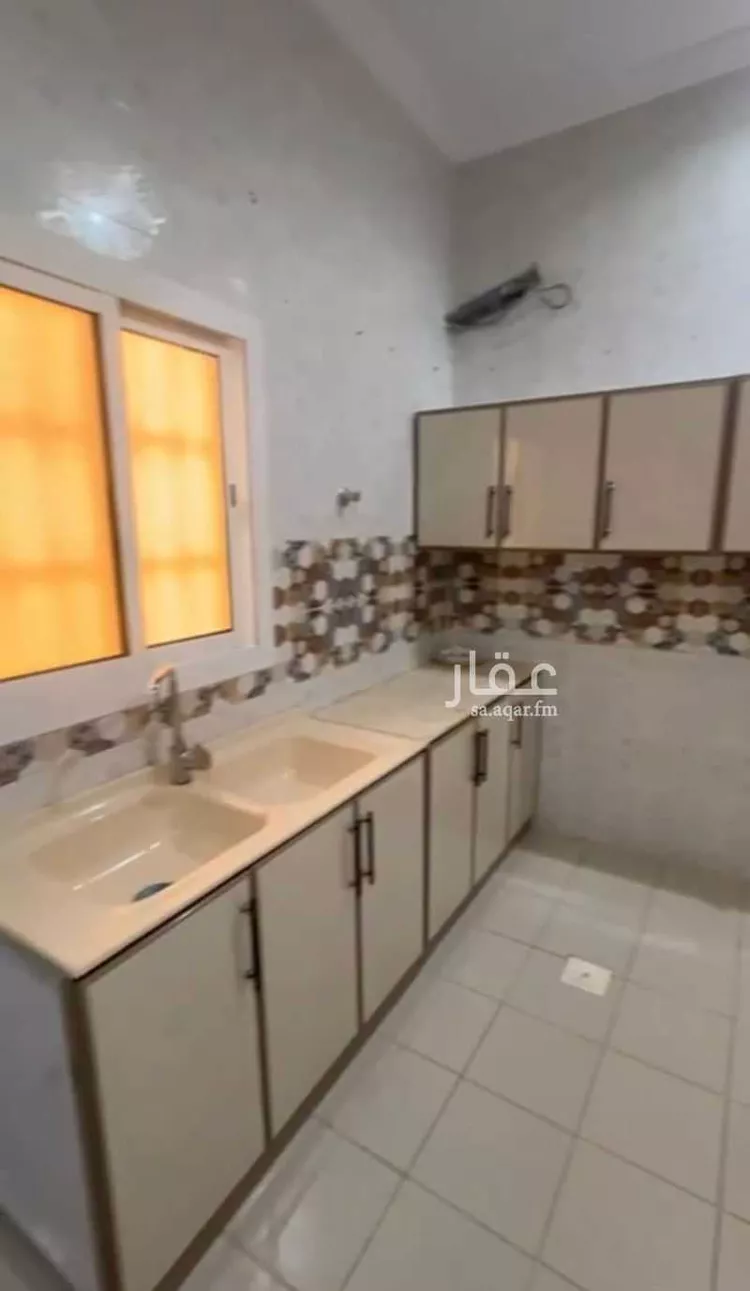 شقة للإيجار في شارع الملك عبدالعزيز ابن عبدالرحمن سعود, حي الزهور, مدينة ينبع, منطقة المدينة المنورة صورة 3