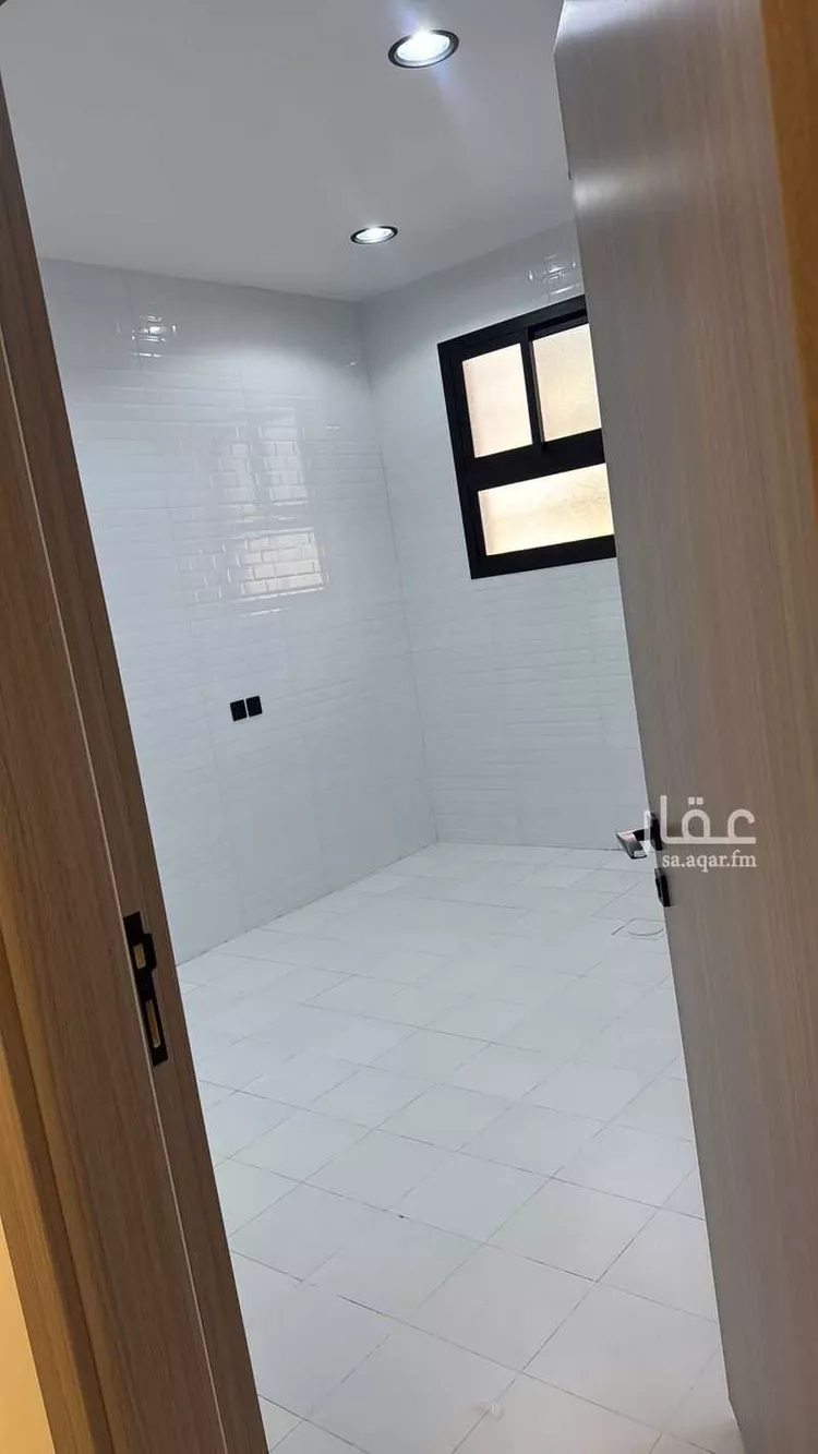 شقة للإيجار في شارع خليل بن اسحاق ، حي الملك فهد ، عنيزة ، عنيزة