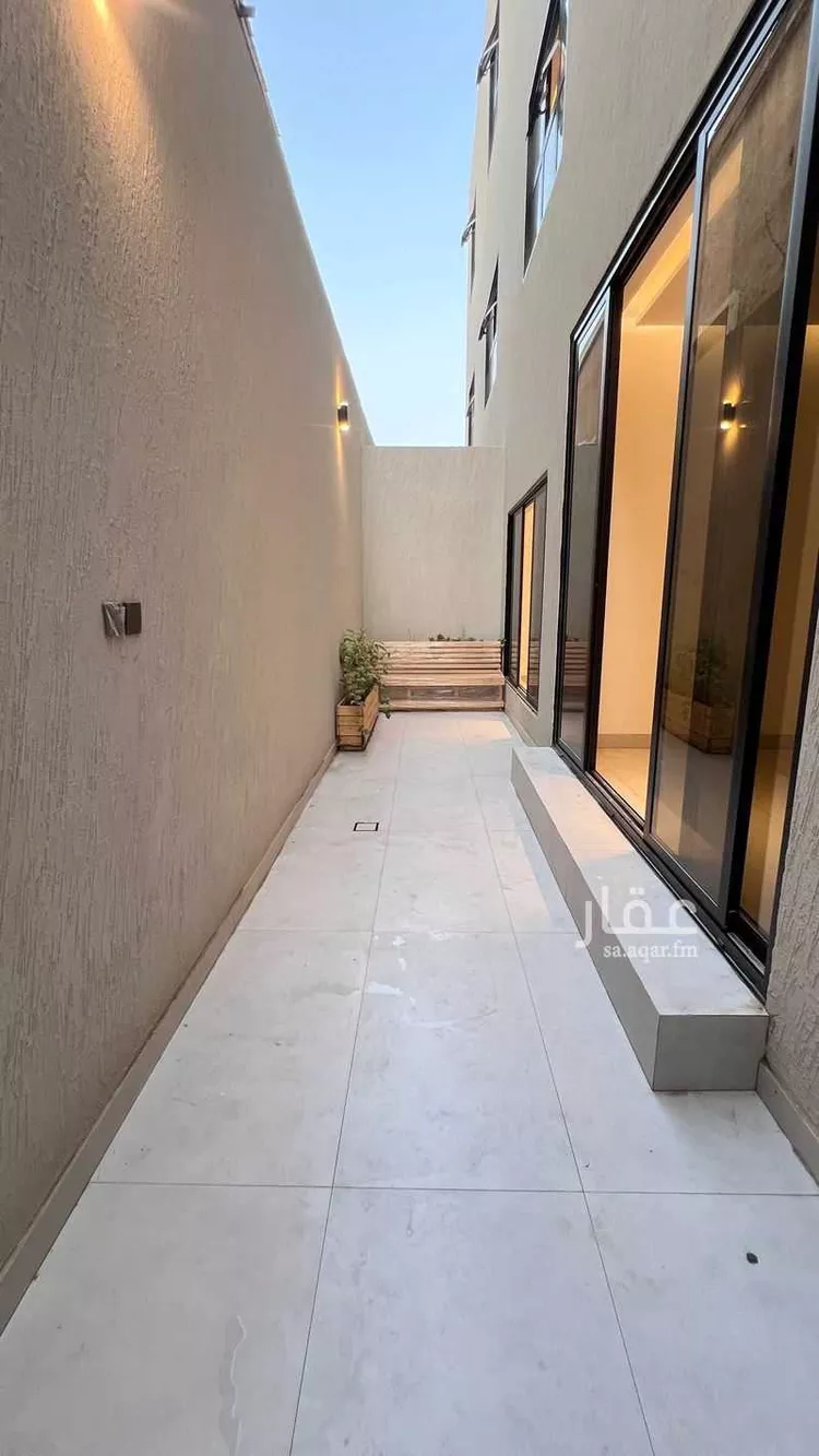 Floor for Sale in Riyadh Al Malaz 9