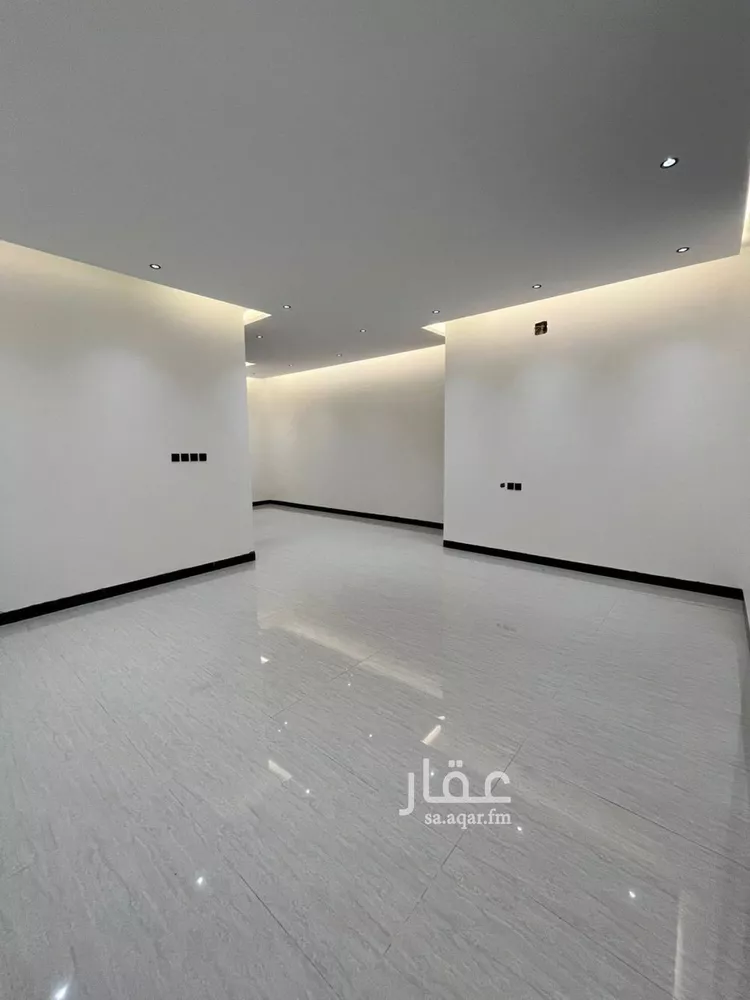 فيلا للبيع في شارع أحمد بن الحسن الأنصاري, حي المهدية, مدينة الرياض, منطقة الرياض صورة 4