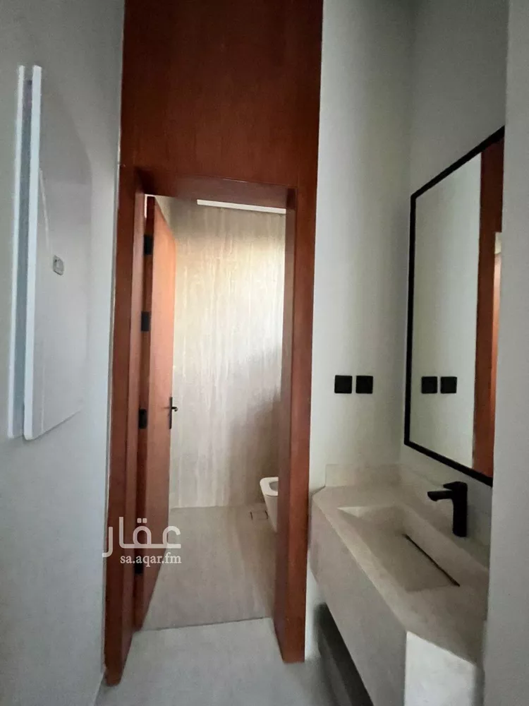 فيلا للبيع في شارع أبي الشيخ الأصبهاني, حي المهدية, مدينة الرياض, منطقة الرياض 18