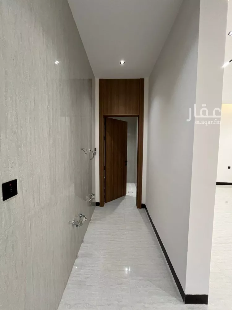 فيلا للبيع في شارع أحمد بن الحسن الأنصاري, حي المهدية, مدينة الرياض, منطقة الرياض 11