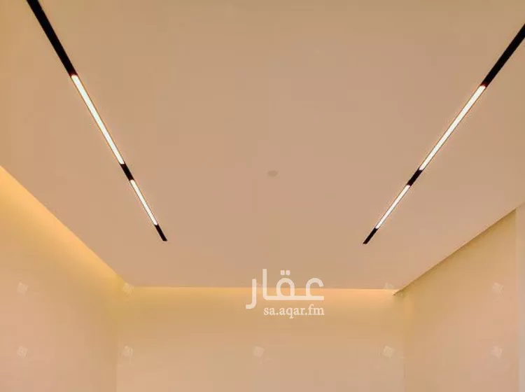 فيلا للبيع في شارع أبي القاسم الزجاجي, حي المهدية, مدينة الرياض, منطقة الرياض صورة 2