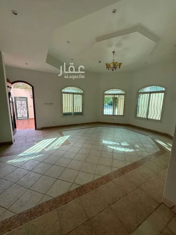 فيلا للإيجار في شارع الدوادمي, حي مغرزات, مدينة الرياض, منطقة الرياض صورة 2