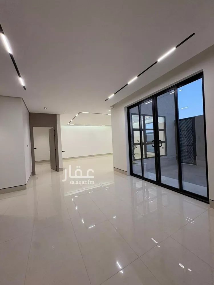 فيلا للبيع في شارع عمير بن سنان بن عرفطة, حي المهدية, مدينة الرياض, منطقة الرياض صورة 3