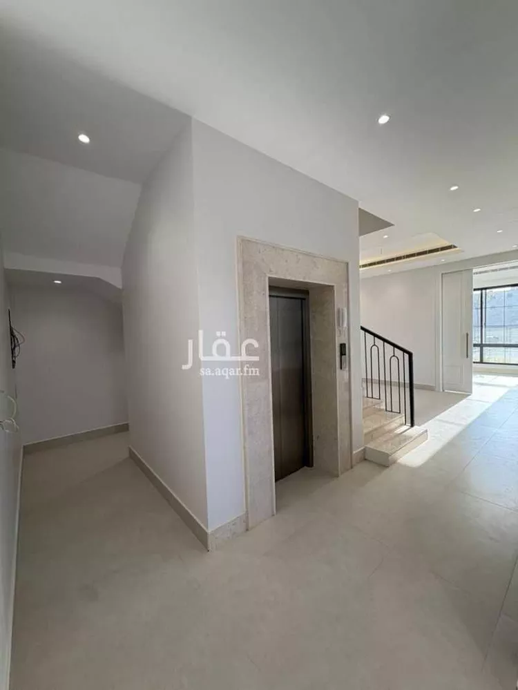 فيلا للبيع في شارع عبدالله أبابطين, حي المهدية, مدينة الرياض, منطقة الرياض 8