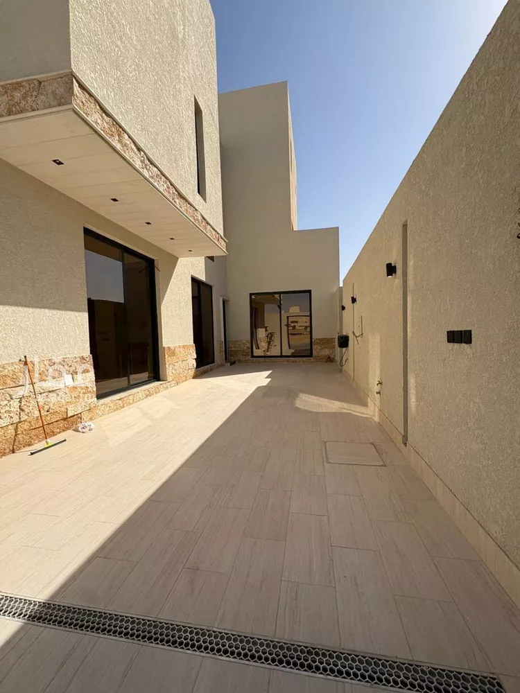 فيلا للبيع في شارع أحمد بن قطرب, حي المهدية, مدينة الرياض, منطقة الرياض صورة 4