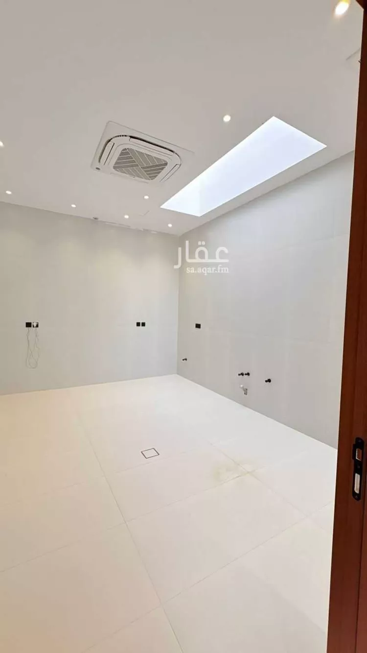 فيلا للبيع في شارع عبدالله بن حنبل, حي المهدية, مدينة الرياض, منطقة الرياض 18