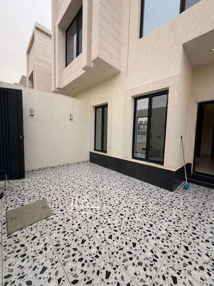 Floor for Sale in Riyadh Ash Sharq 6