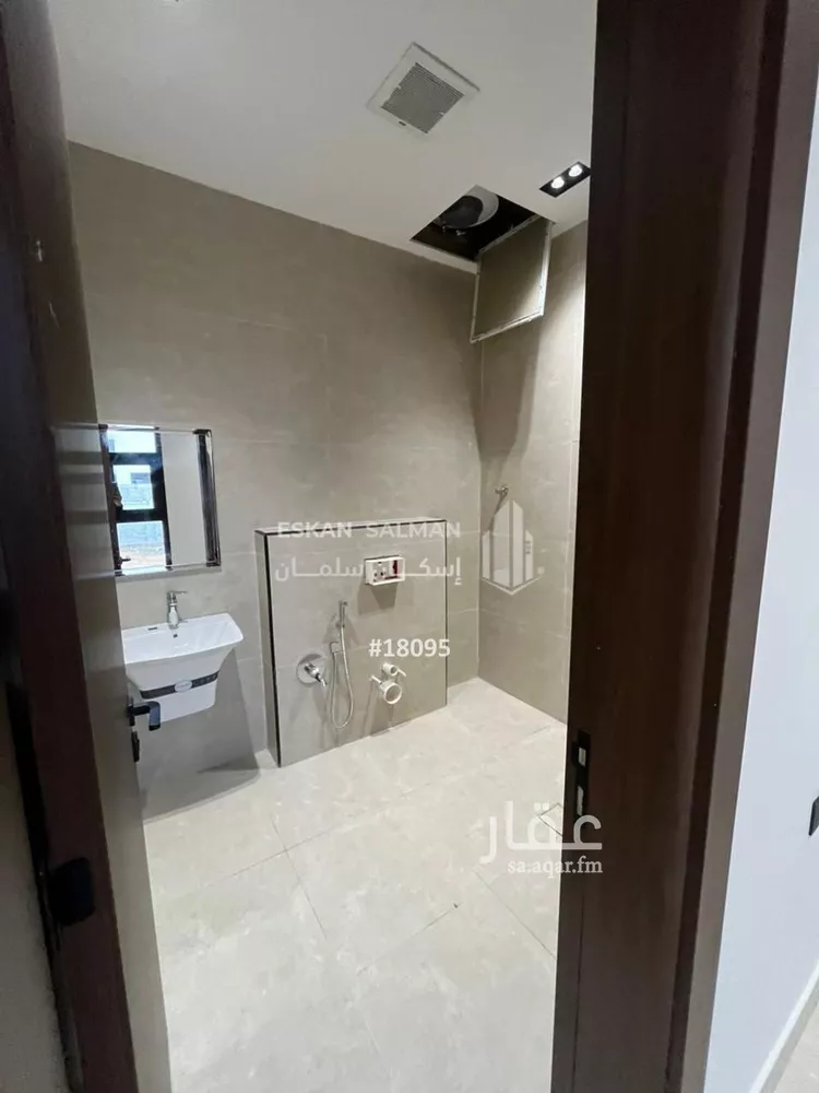 فيلا للبيع في شارع خديجة بنت حسان, حي الرمال, مدينة الرياض, منطقة الرياض صورة 4