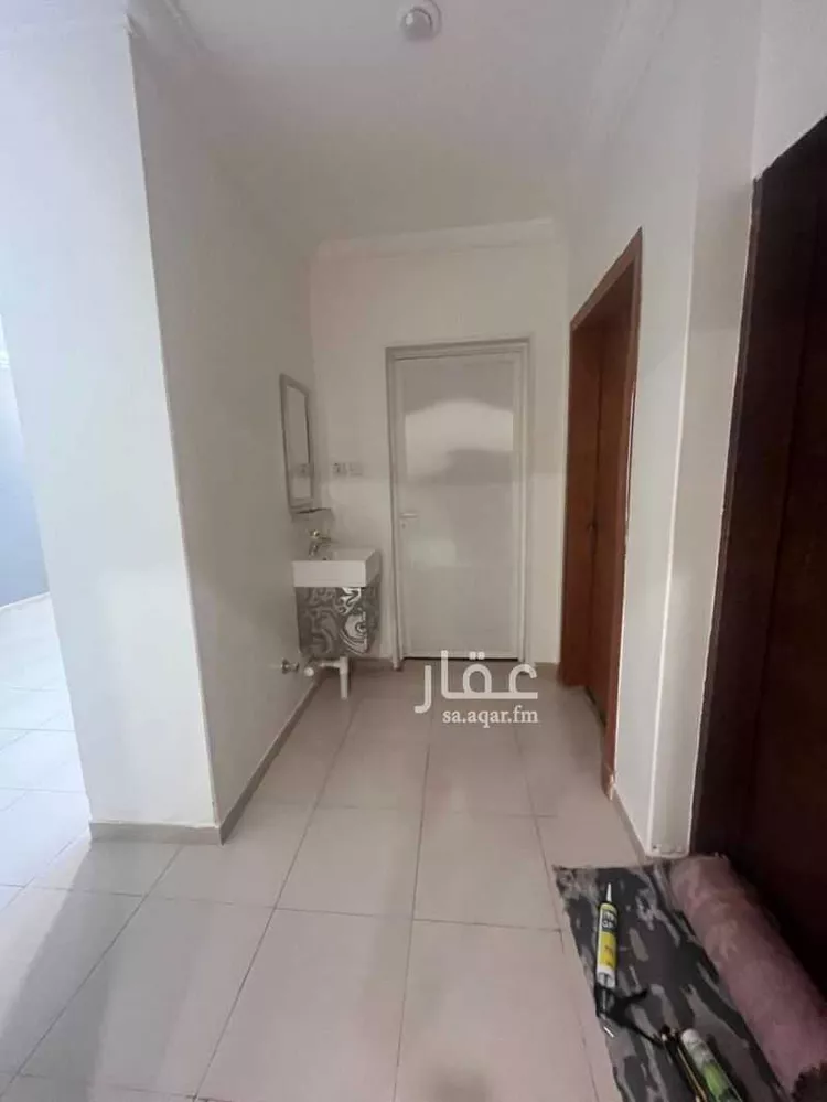 شقة للإيجار في شارع الشاكر الشافعي, حي ظهرة البديعة, مدينة الرياض, منطقة الرياض 8