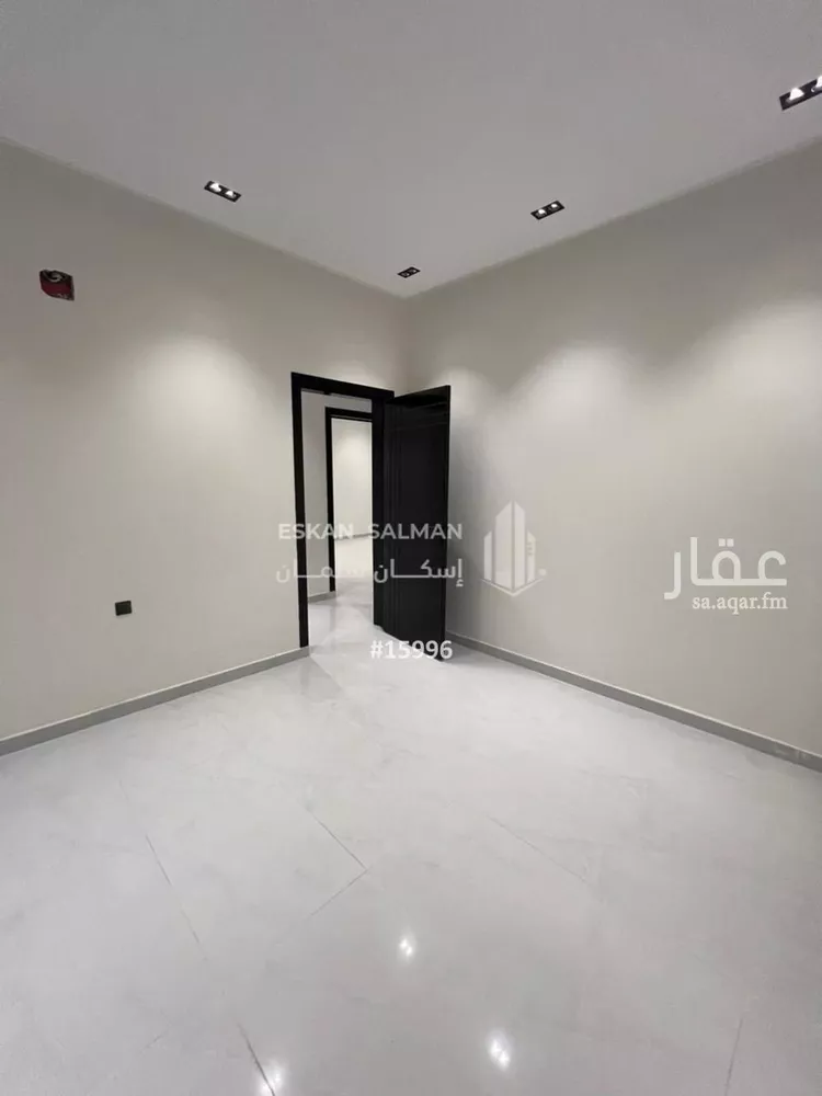 دور للبيع في شارع عمر بن عبداللطيف, حي الرمال, مدينة الرياض, منطقة الرياض صورة 2