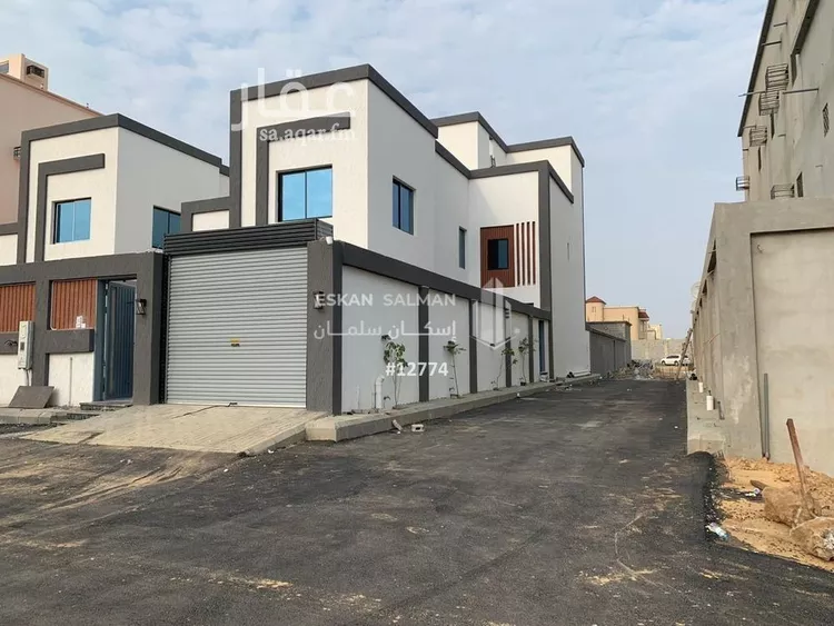 فيلا للبيع في شارع مارية القبطية, حي الورود, مدينة صامطه, منطقة جازان