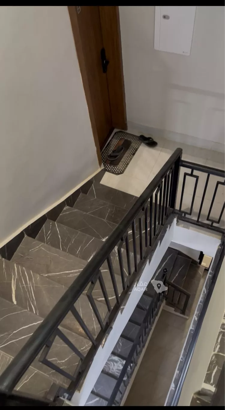 Floor for Sale in Riyadh Okaz 2