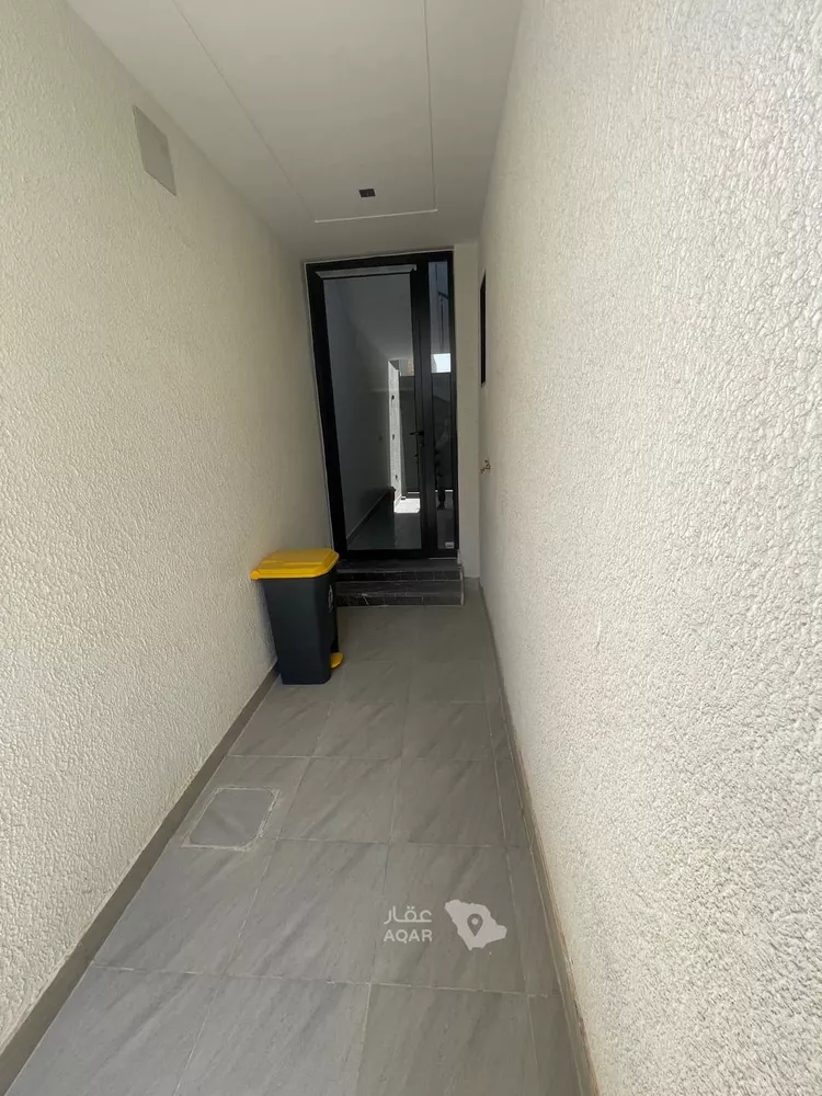 Floor for Sale in Riyadh Okaz 4