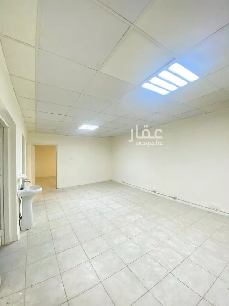 مكتب تجاري للإيجار في شارع الشيخ سلمان بن حمد آل خليفة, حي الملز, مدينة الرياض, منطقة الرياض صورة 2