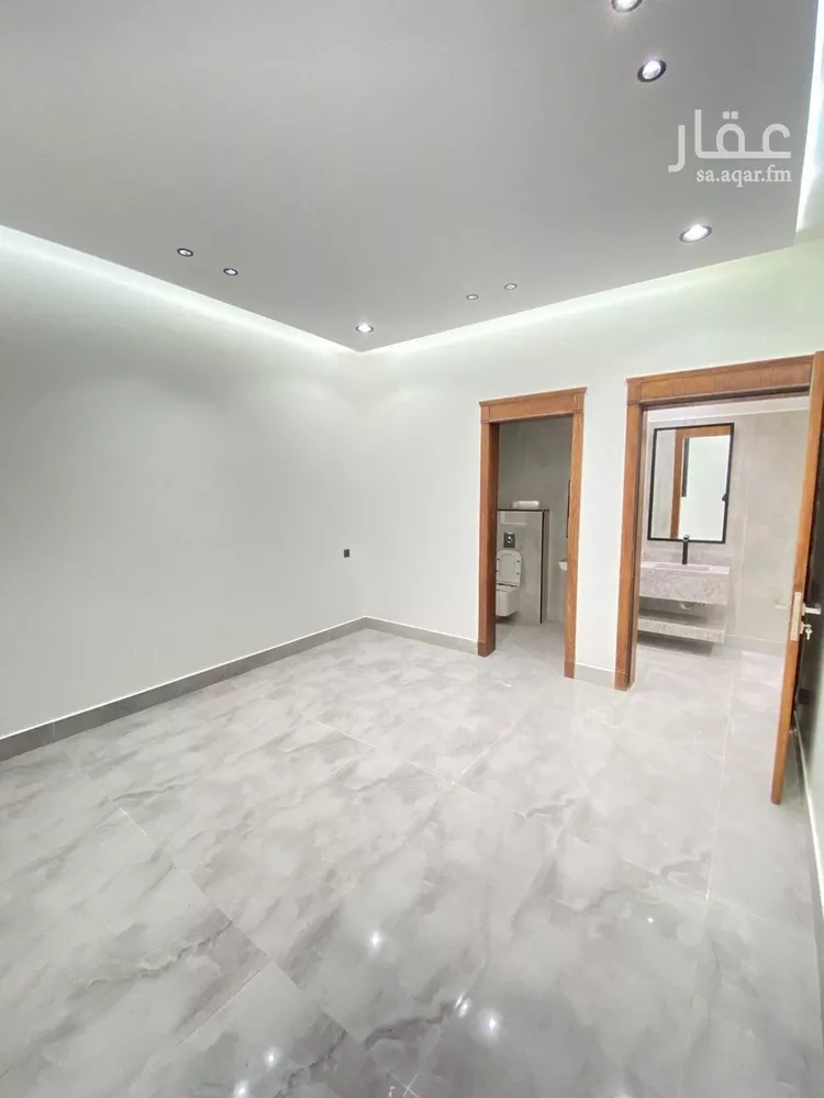 Floor for Sale in Riyadh Dirab 10