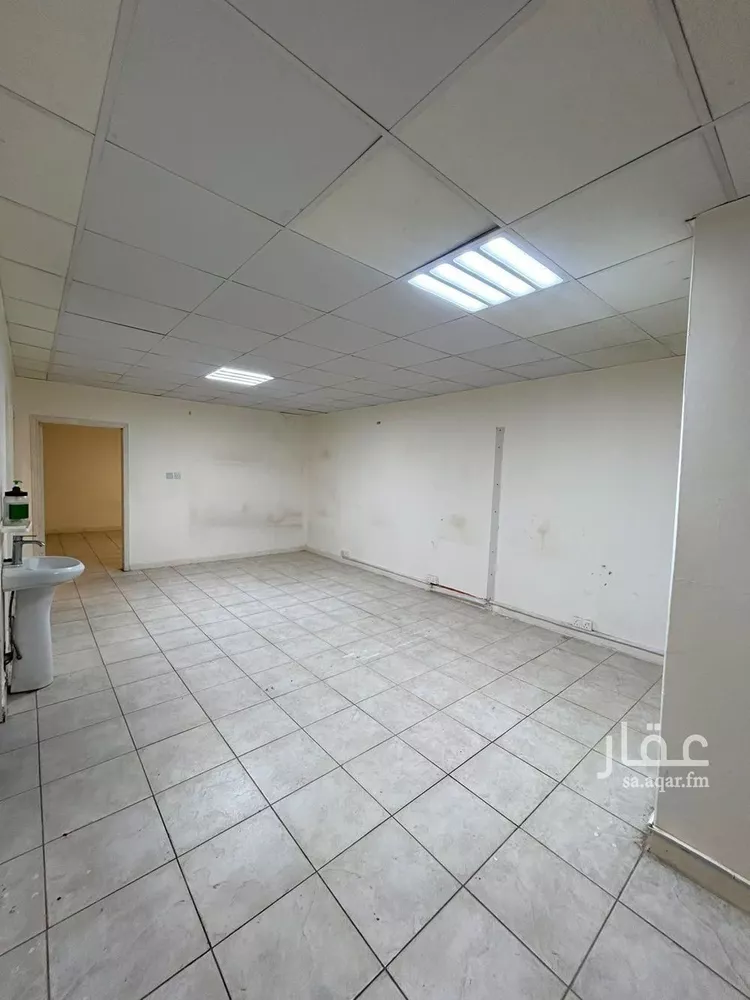 مكتب تجاري للإيجار في شارع الشيخ سلمان بن حمد آل خليفة, حي الملز, مدينة الرياض, منطقة الرياض صورة 4