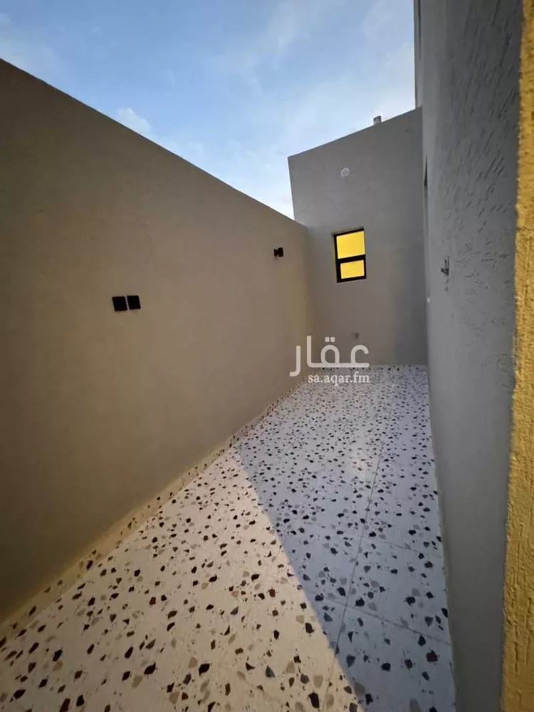 Floor for Sale in Riyadh Dirab 18
