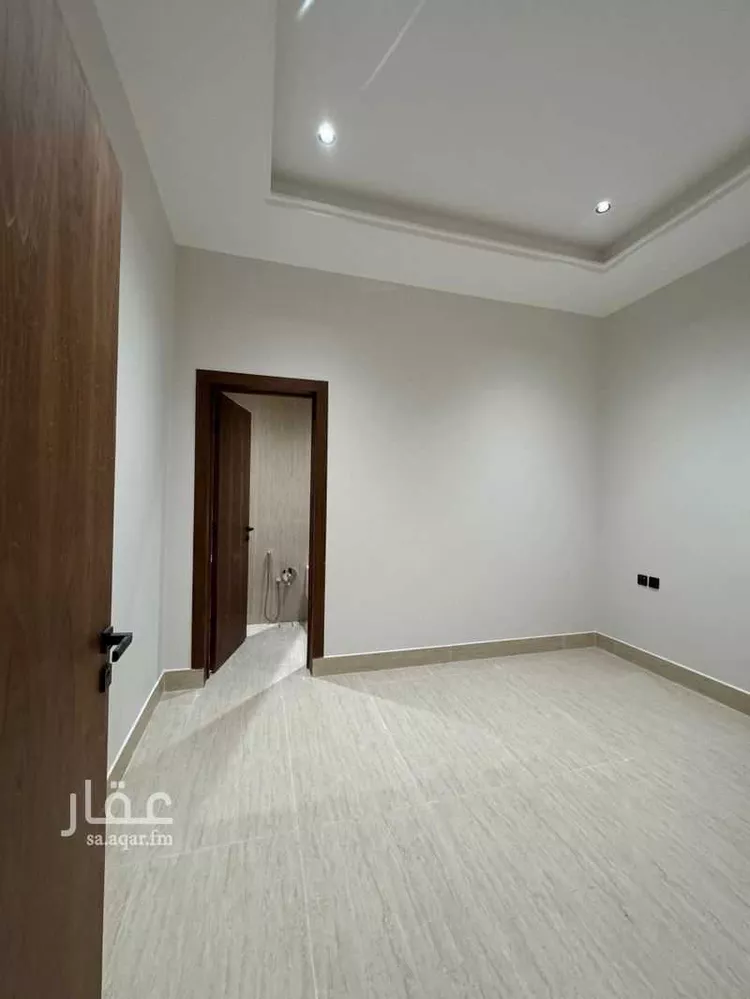 Floor for Sale in Riyadh Dirab 8