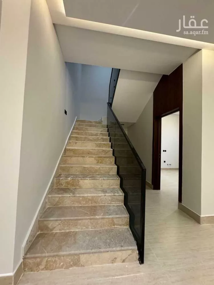 Floor for Sale in Riyadh Dirab 18