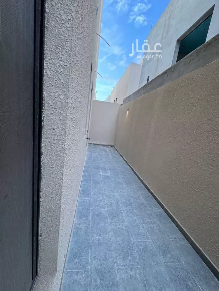 Floor for Sale in Riyadh Dirab 13