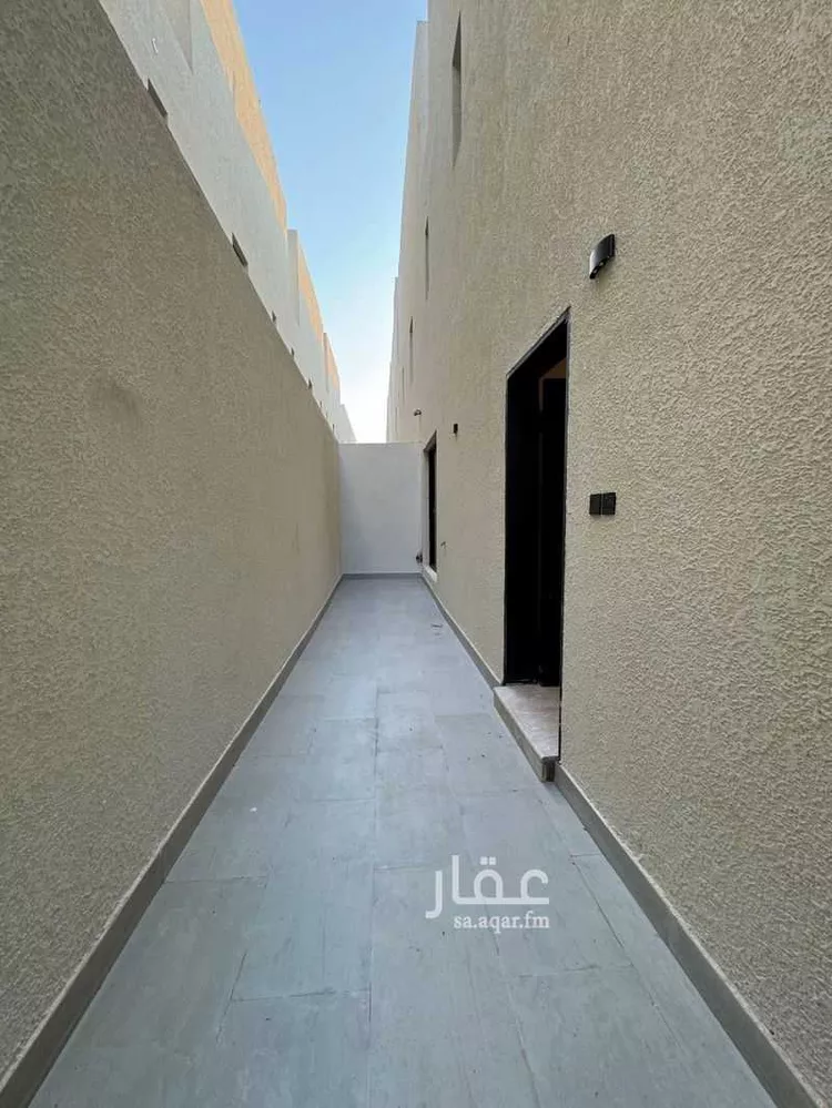 Floor for Sale in Riyadh Dirab 15