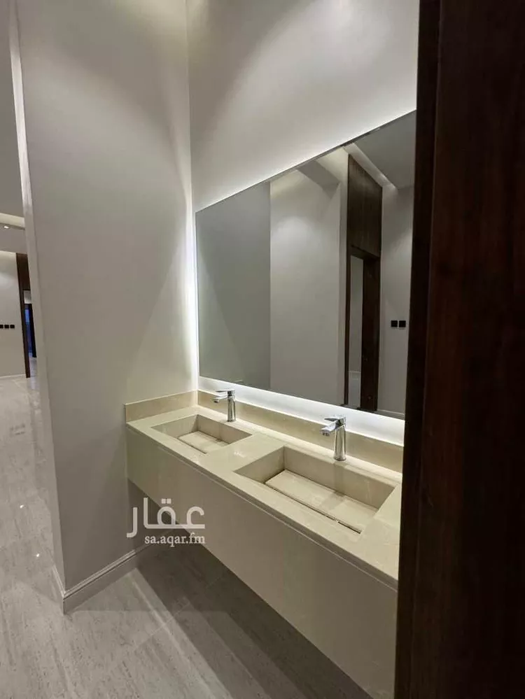 Floor for Sale in Riyadh Dirab 10
