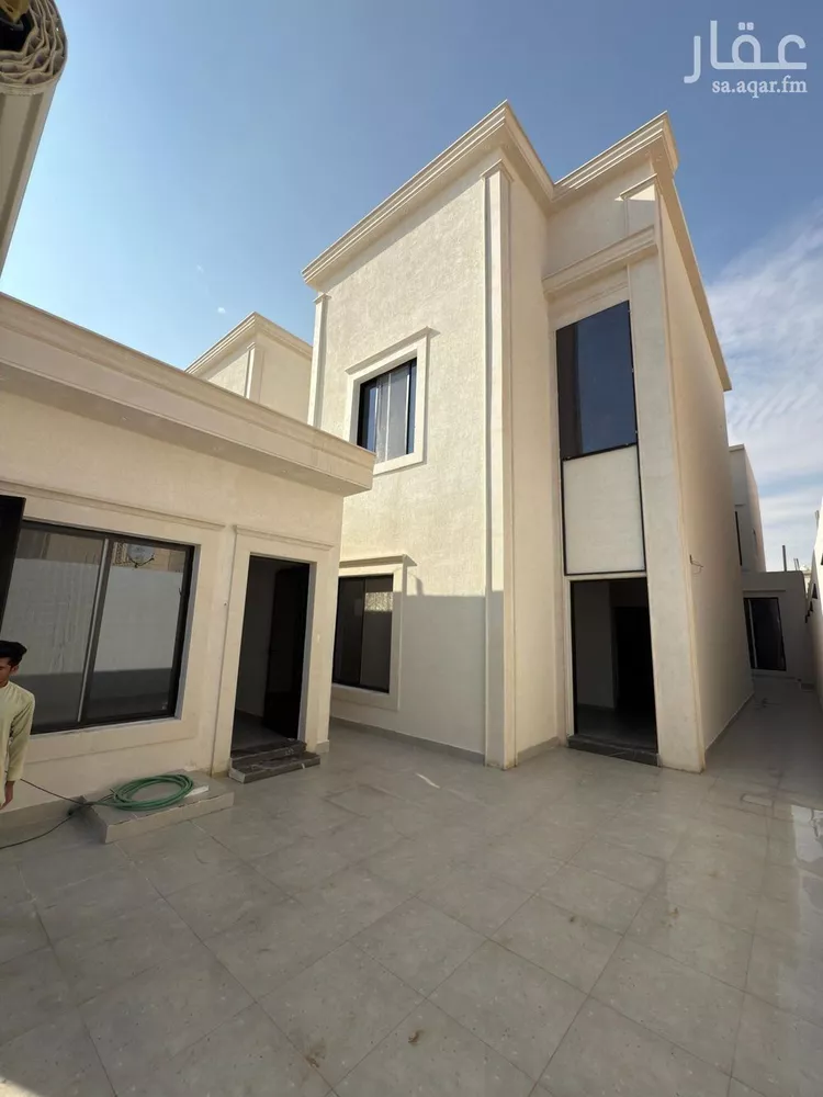 فيلا للبيع في شارع ابن الصاحب, حي الورود, مدينة الخرج, منطقة الرياض