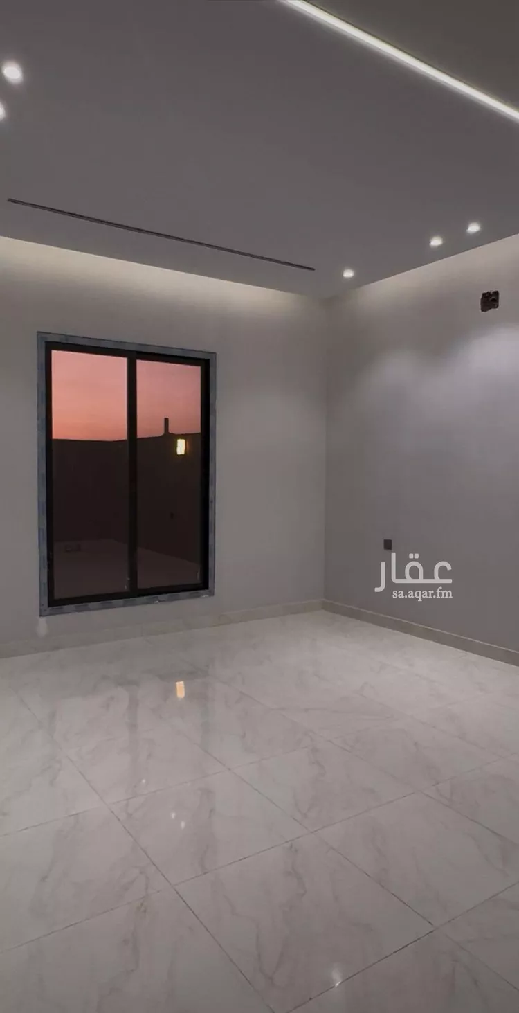 دور للبيع في شارع الفواز ، حي عكاظ ، الرياض ، منطقة الرياض صورة 5