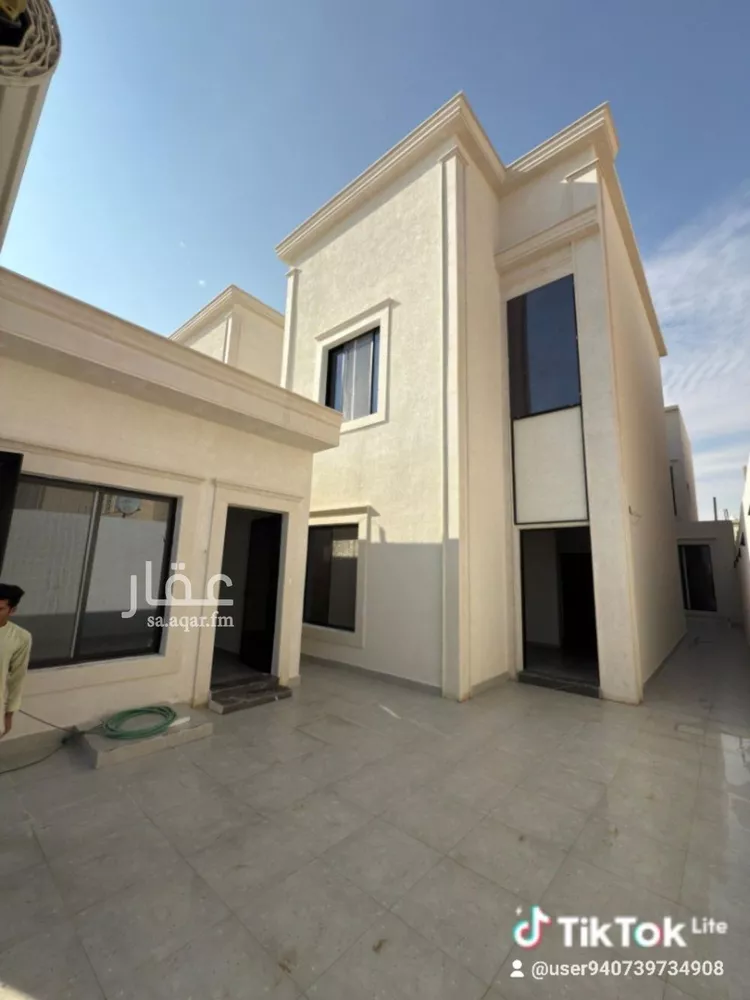 فيلا للبيع في شارع ابن الصاحب, حي الورود, مدينة الخرج, منطقة الرياض