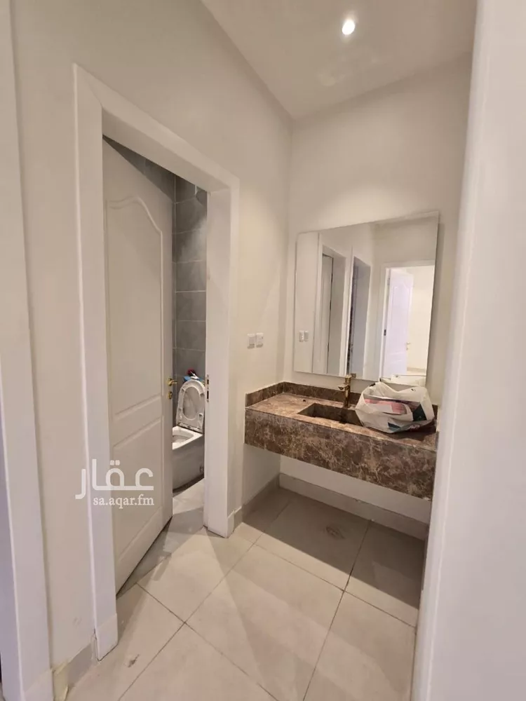 دور للبيع في شارع الحسين القزويني, حي عكاظ, مدينة الرياض, منطقة الرياض صورة 3