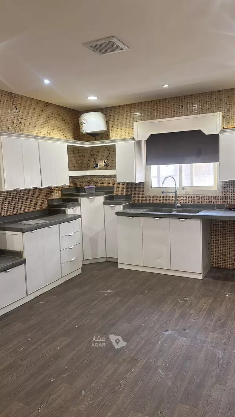 Floor for Rent in Riyadh Al Arid 3